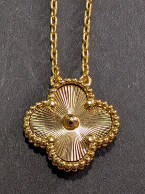 ✨ Van Cleef & Arpels Gold Necklace ✨